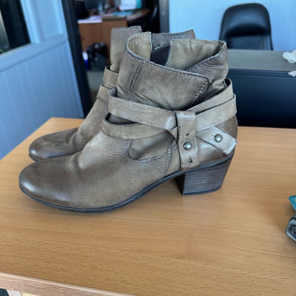 MJUS Ankle Boots